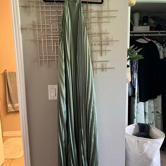 Abercrombie & Fitch Green Halter Pleated Dress - Picture 4 of 6